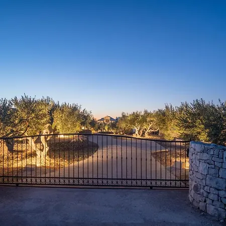 Holiday home Olive Park House Brac *
