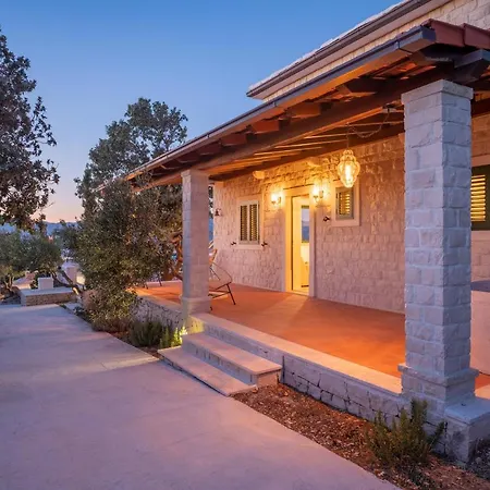 Olive Park House Brac 펜션 포블랴