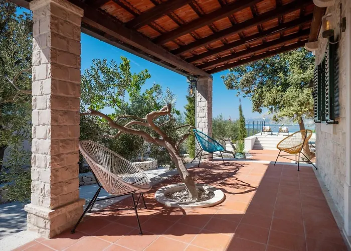 Olive Park House Brac *