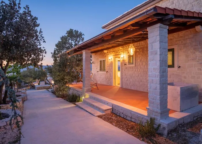 Olive Park House Brac 펜션 포블랴