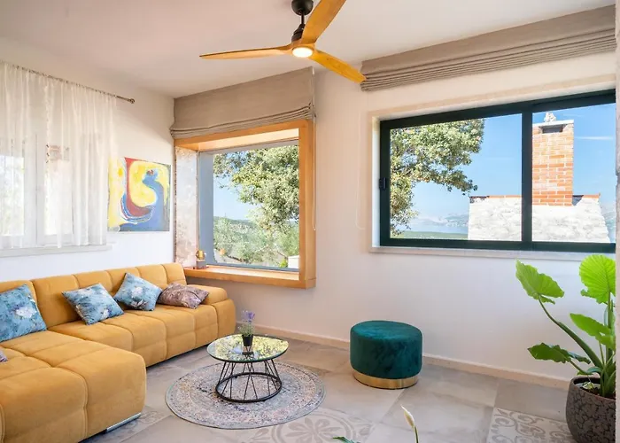 Olive Park House Brac 포블랴